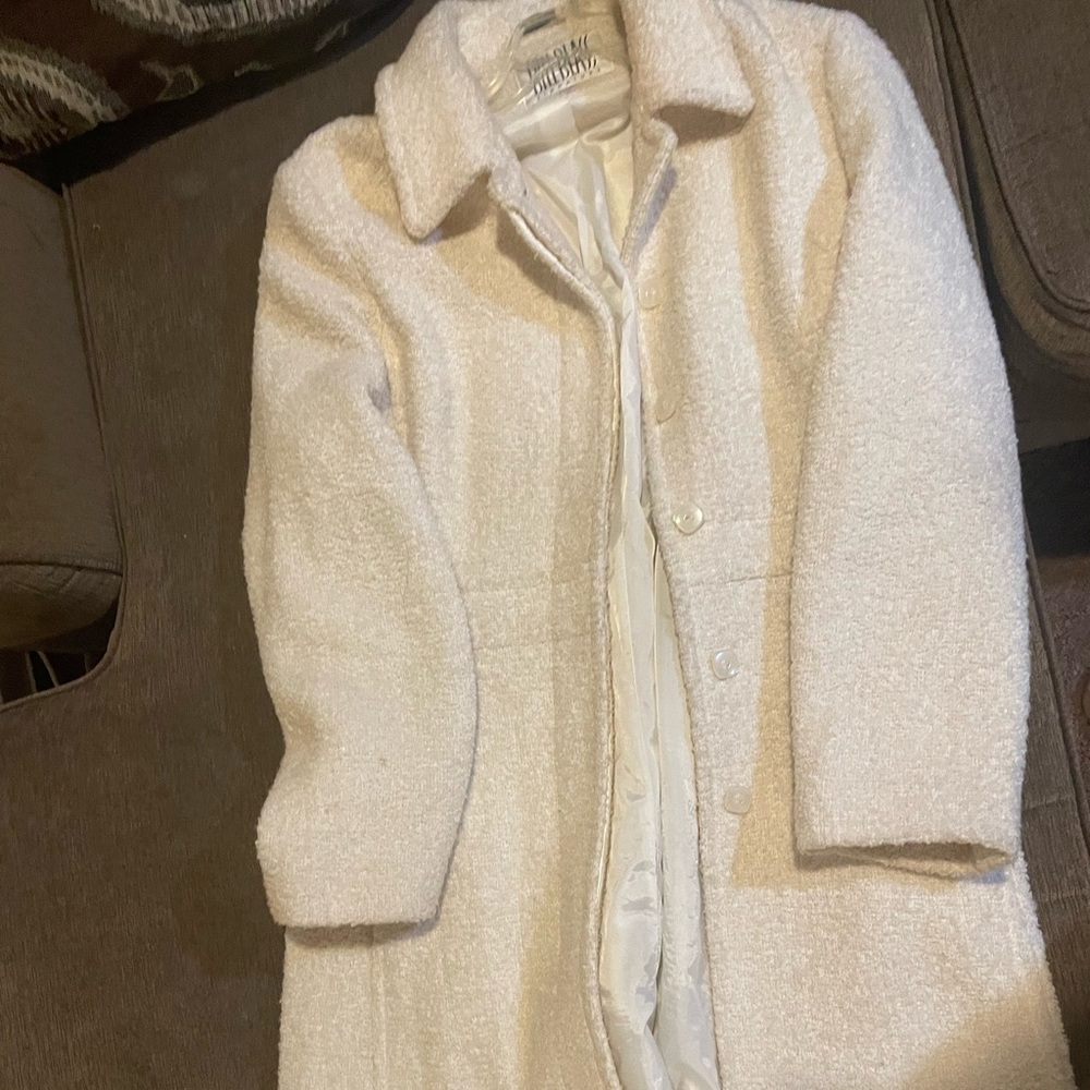 Gorgeous Winter White Bill Blass Classic Coat